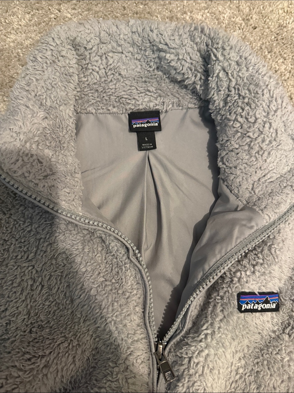 Patagonia Light Gray Sherpa Fleece Vest - Picture 2 of 3